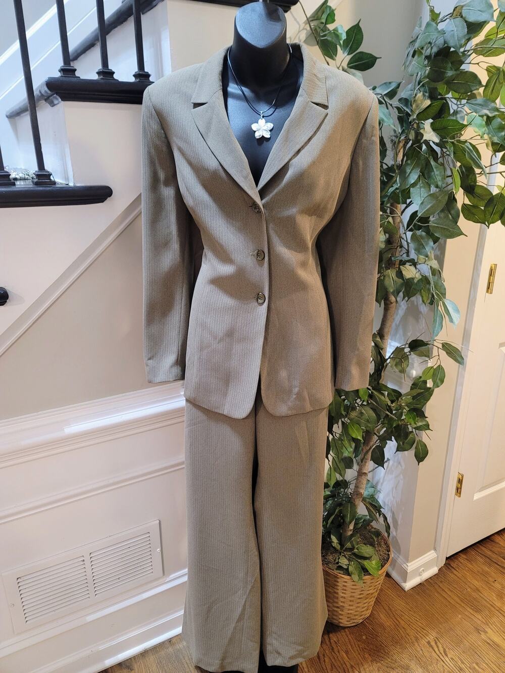Le Suit Pants Suit Women's SZ 14 Tan 3-Button Tailored Blazer Long Sleeve Lined